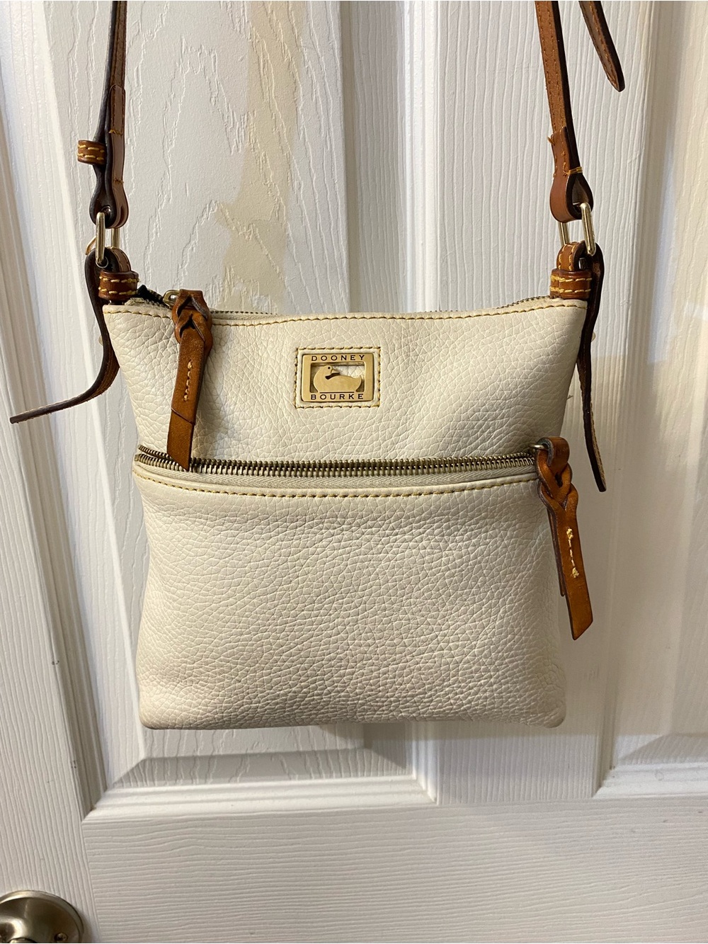 Dooney & Bourke pebble leather crossbody bag, good condition clean interior